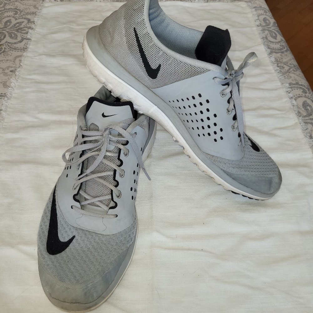 NIKE mens SZ 13